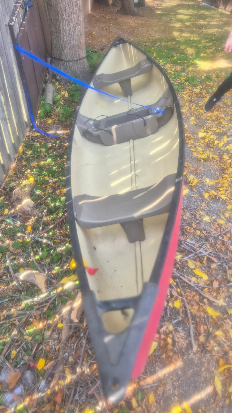 Coleman 15.5 Canoe - Red & White image indicator(3)