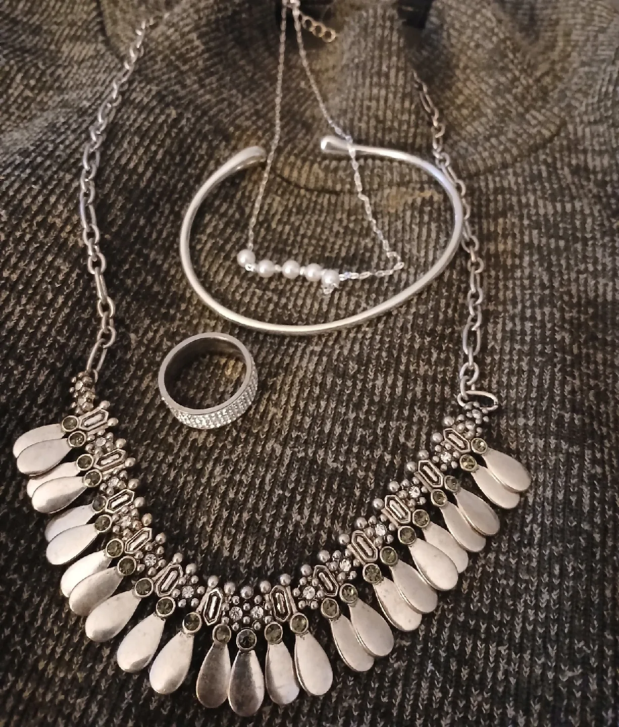 Silver-Tone Jewellery Set: Necklace, Bracelet, Ring thumbnail