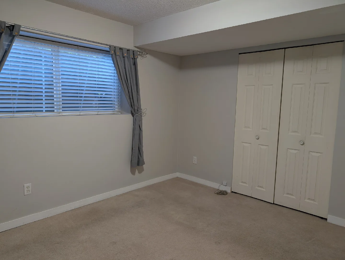 One bedroom basement for rent image indicator(4)