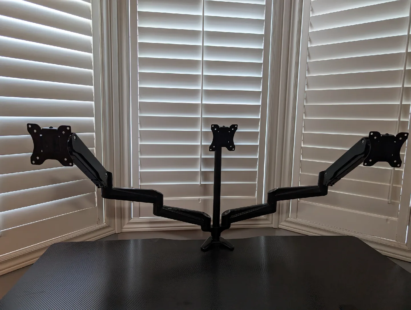 Triple Monitor Desk Mount image indicator(2)