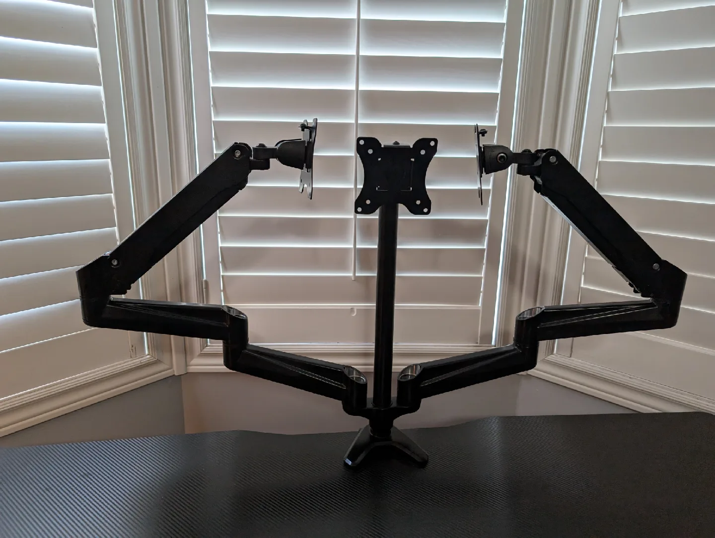 Triple Monitor Desk Mount image indicator(4)