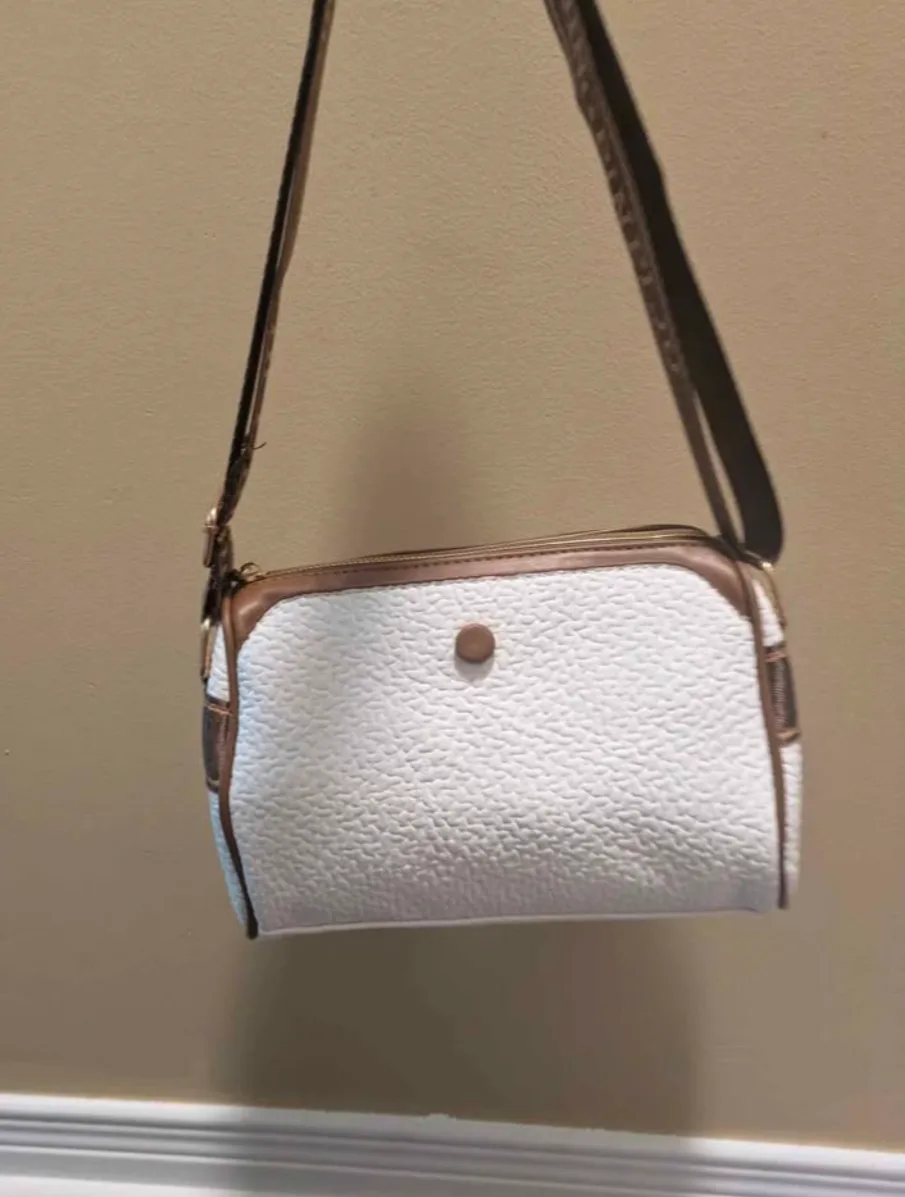 brand new stylish Beige Crossbody Bag for women image indicator(6)