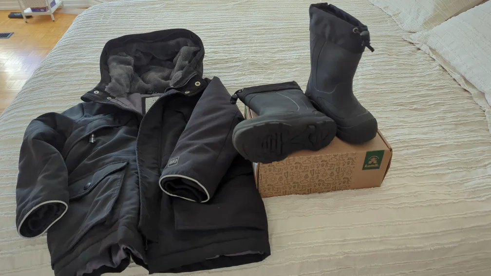 Kamik SNOBUSTER1 Boots Size 11 & Winter Jacket image indicator(6)