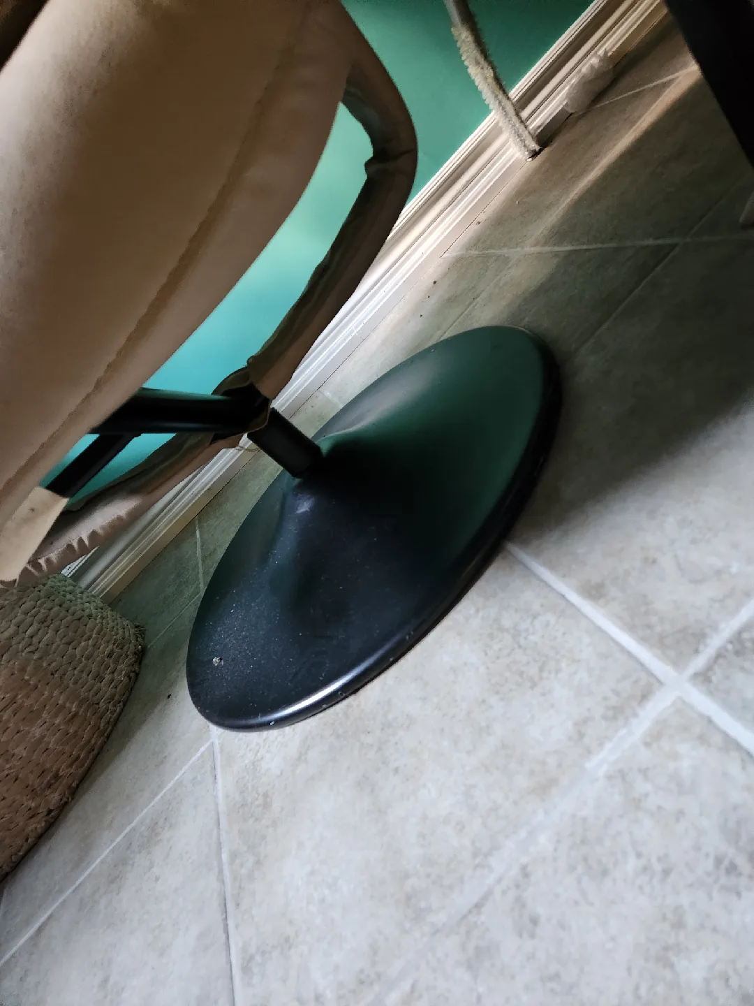 Swivel Chair with Adjustable Table image indicator(3)