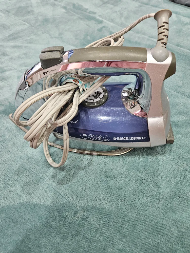 Black & Decker Iron - Blue & Silver