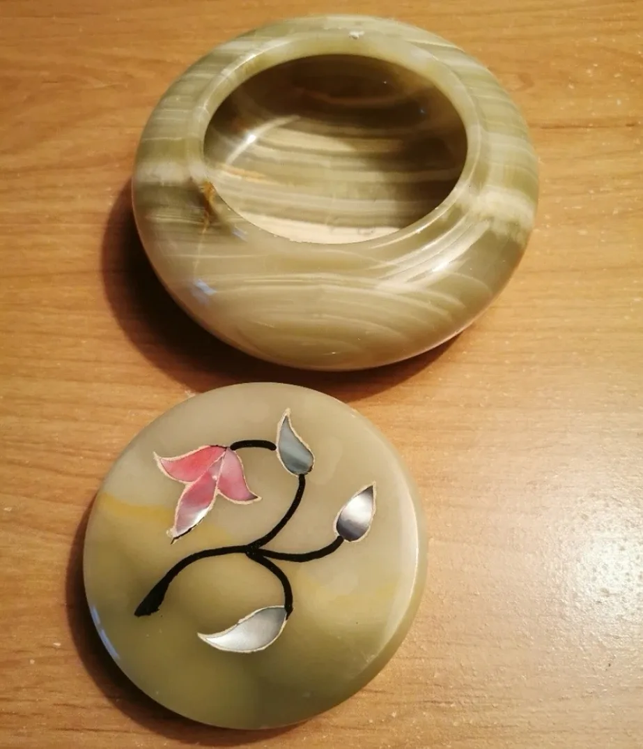 Vintage Onyx Trinket/Jewellery Box image indicator(3)