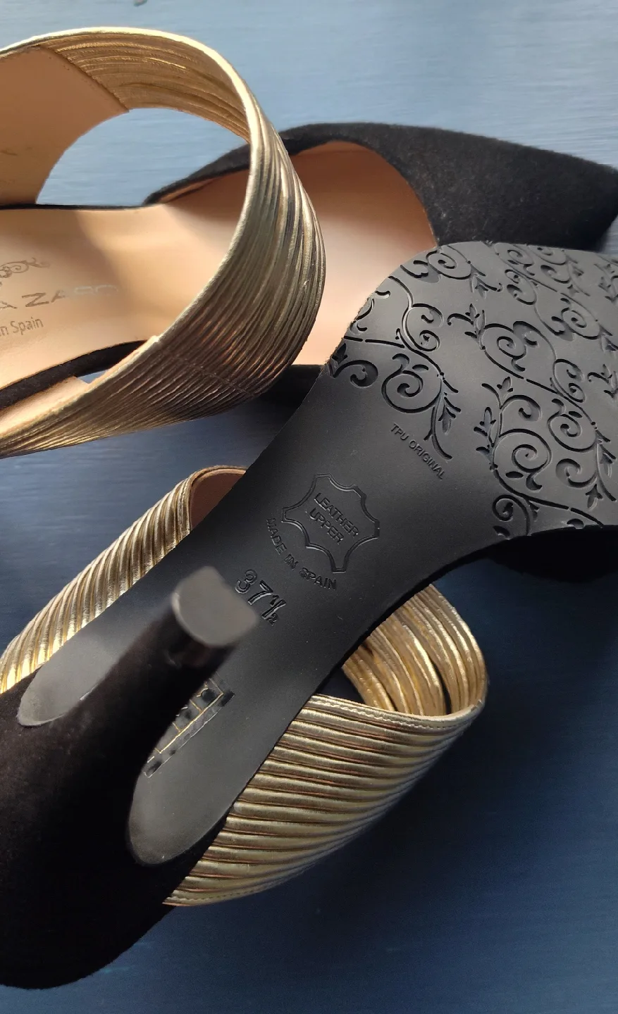 Brenda Zaro Black & Gold Heels - Size 37.5 image indicator(2)