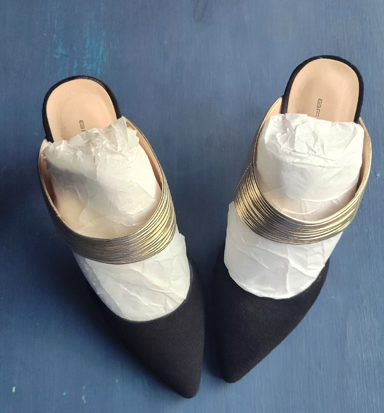 Brenda Zaro Black & Gold Heels - Size 37.5 image indicator(3)