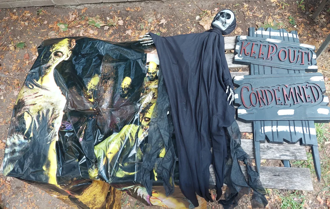Halloween Decorations - Zombie Theme thumbnail