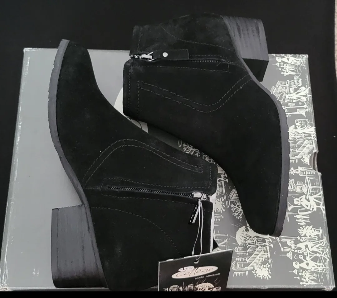 College Style Black Suede Ankle Boots image indicator(7)