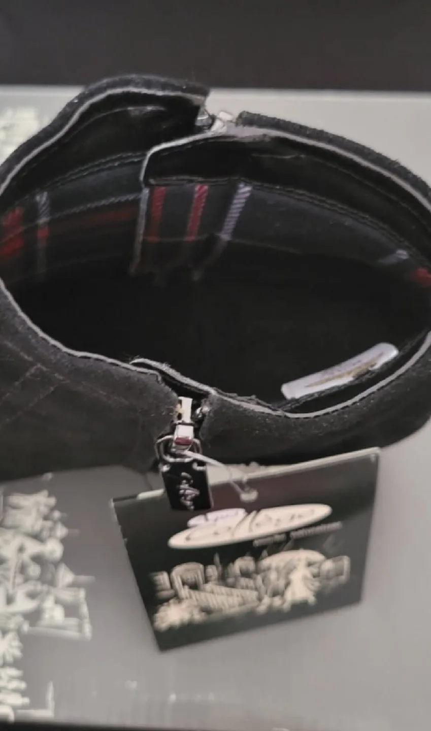 College Style Black Suede Ankle Boots image indicator(10)