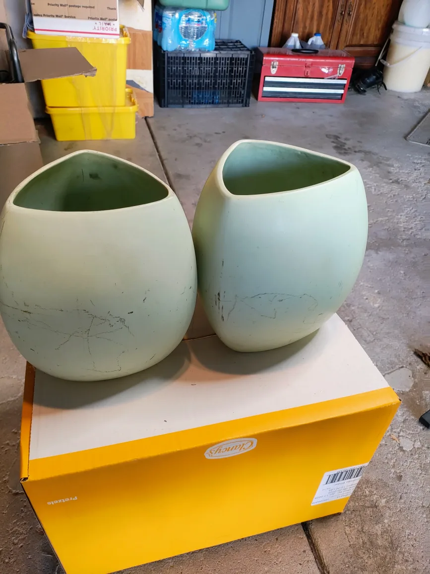 Pair of Green Ceramic Vases image indicator(4)