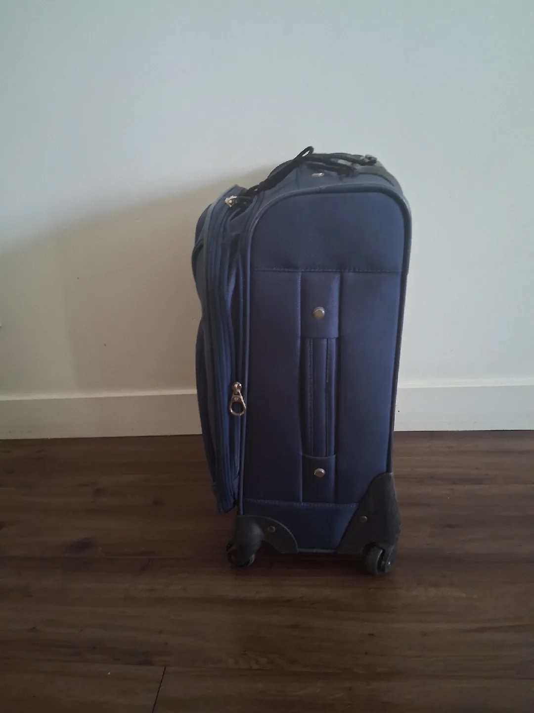 Samsonite Blue Carry-On Suitcase image indicator(3)