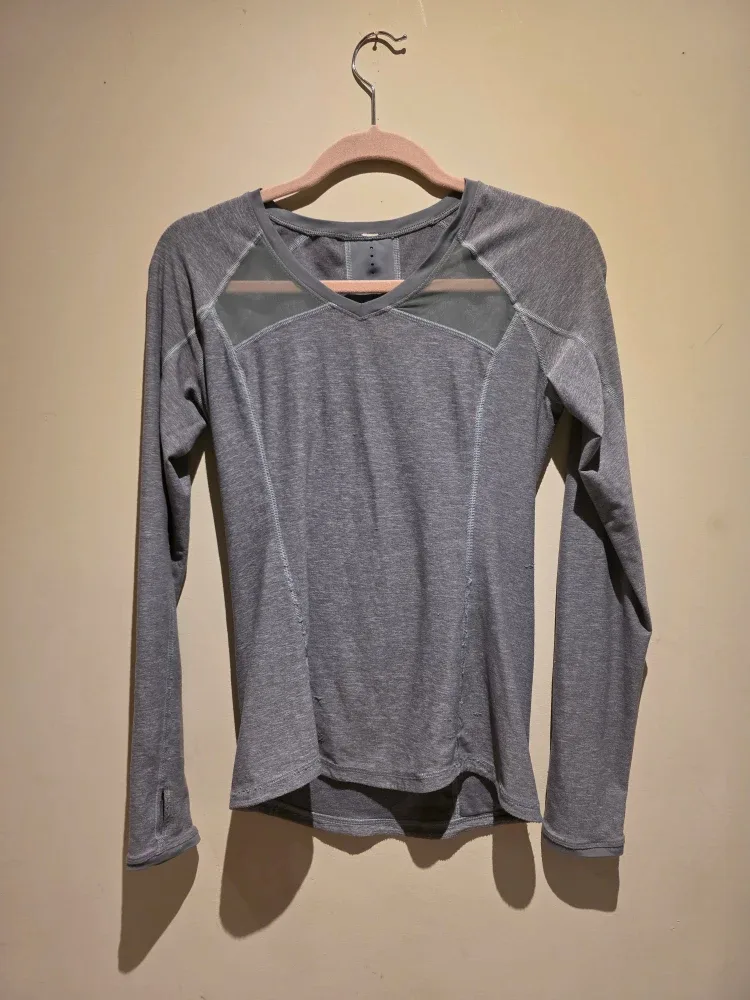 Lululemon Long Sleeve Top Grey Size 6 thumbnail