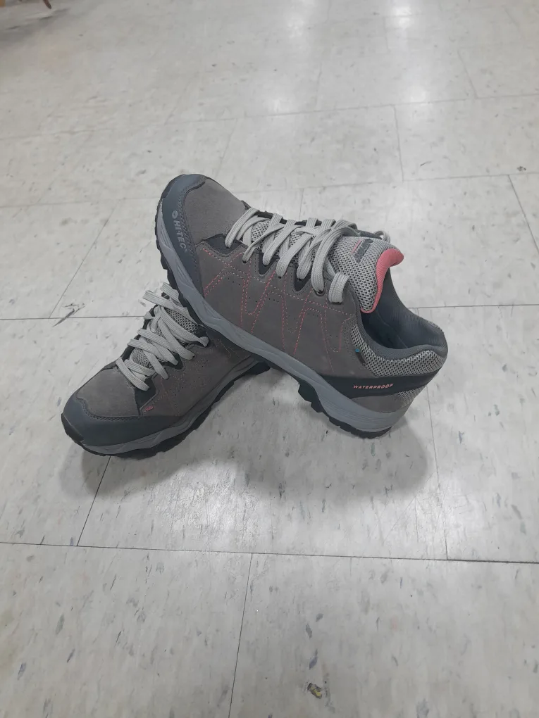 Hi-Tec Waterproof Hiking Shoes Women's  Size 9 thumbnail