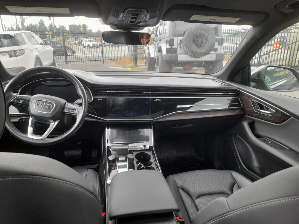 Audi Q8 SUV - Grey image indicator(10)