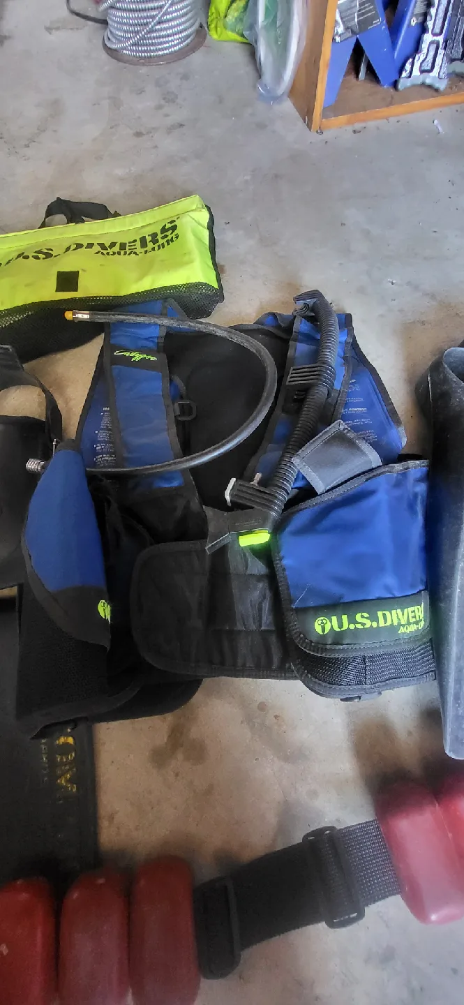 U.S. Divers Scuba Diving Gear Set image indicator(2)