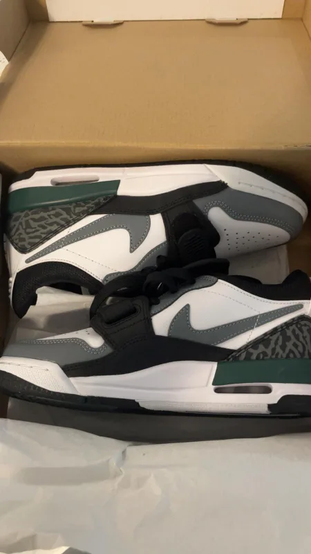 Air Jordan Legacy 312 Low (GS) - Size 4Y image indicator(3)