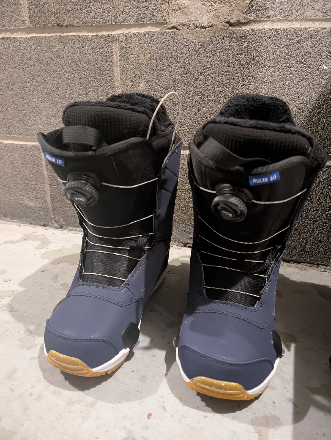 Public snowboard 153, Burton Step On Bindings and Boots Size 9 image indicator(3)
