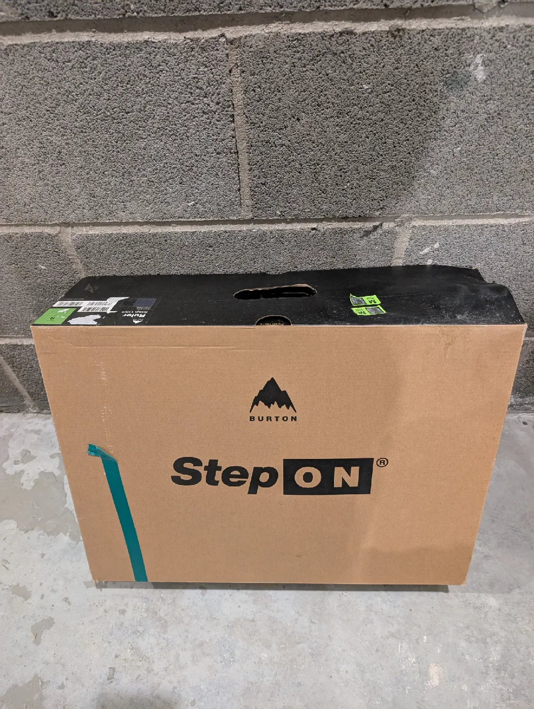 Public snowboard 153, Burton Step On Bindings and Boots Size 9 image indicator(6)