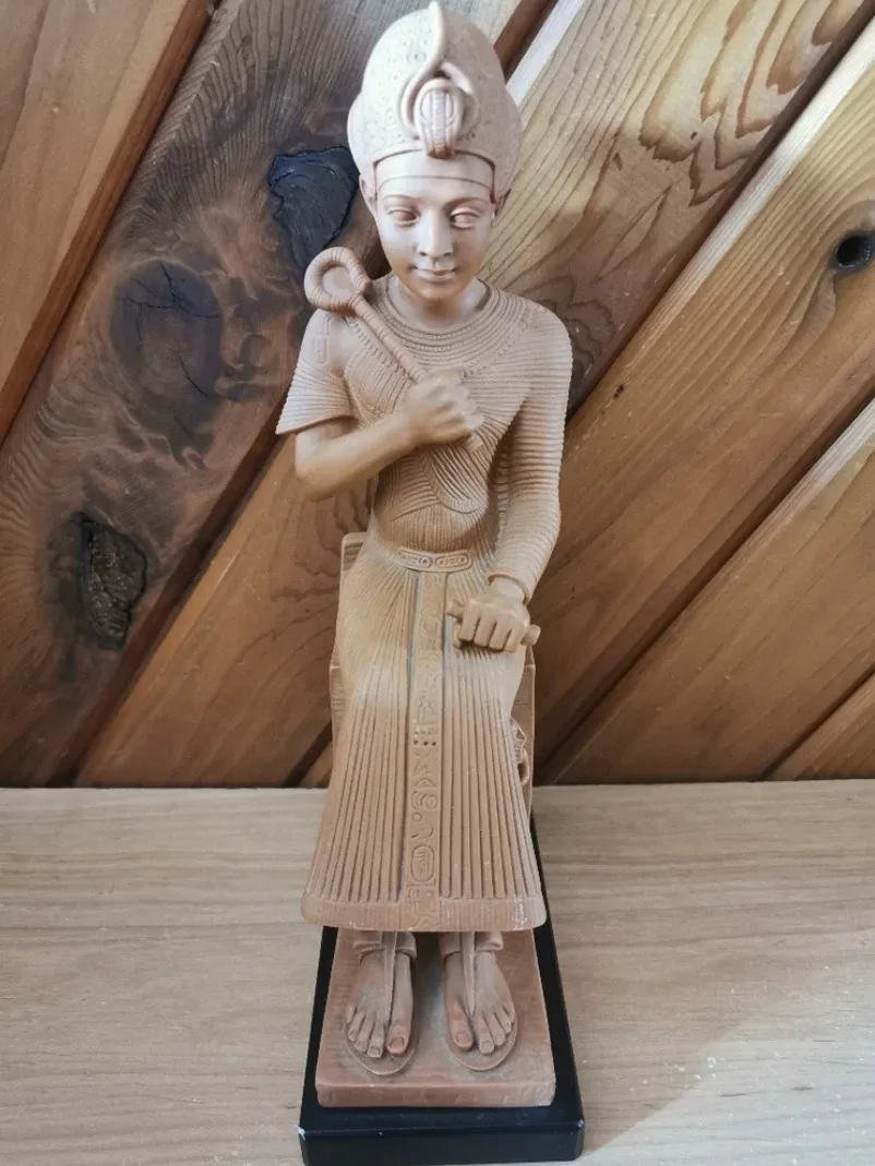 Egyptian Pharaoh Sculpture thumbnail