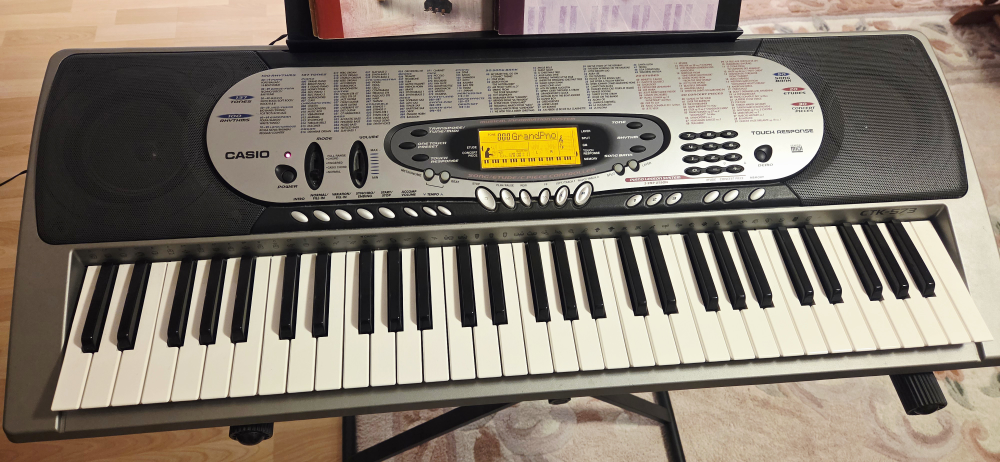 Casio LK-573 Keyboard with Stand & Books - photo 2