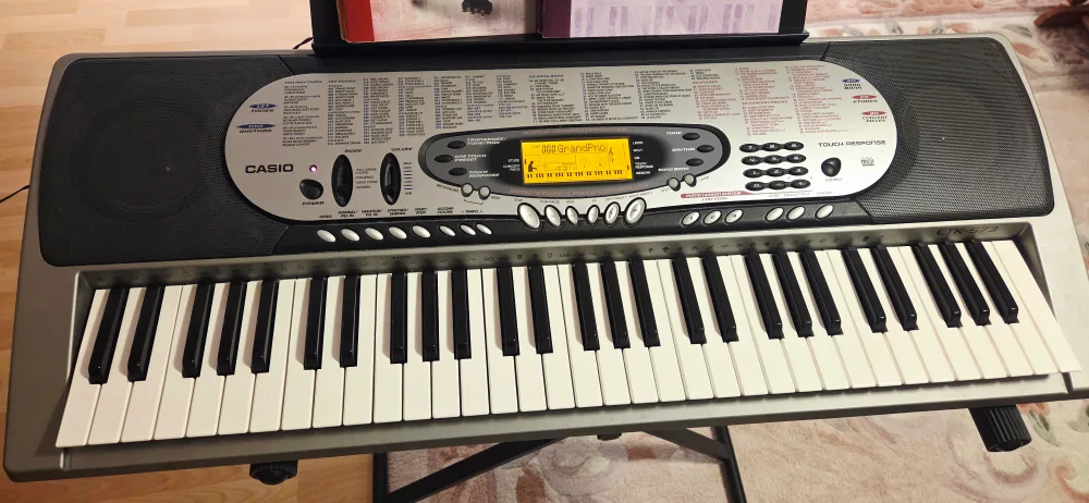 Casio LK-573 Keyboard with Stand & Books image indicator(2)