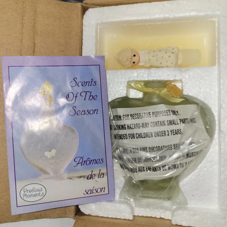Precious Moments Scents of the Season Perfume Bottle image indicator(2)