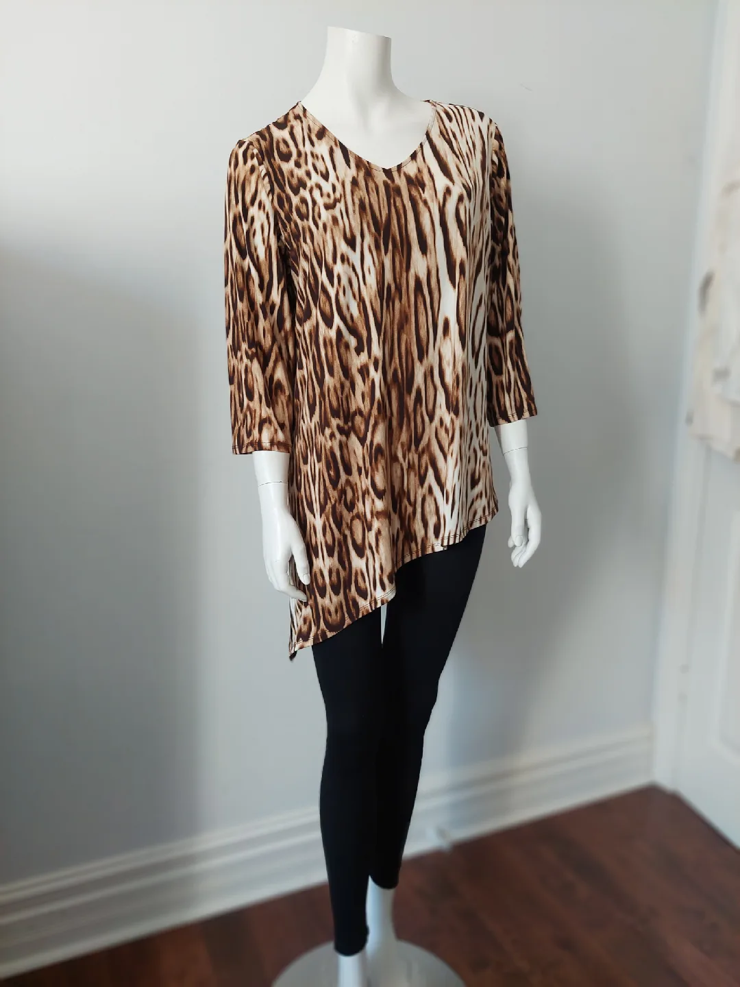 EASYWEAR by Chico's Animal Print Top - Size 2 image indicator(8)