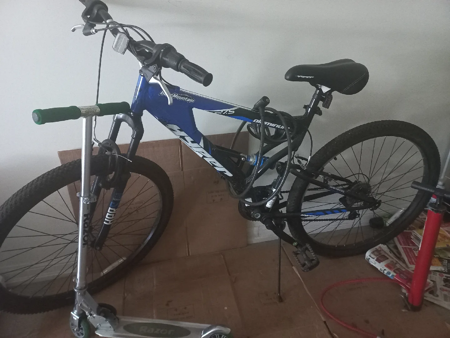 Blue bike with air pump & 2 bike locks thumbnail