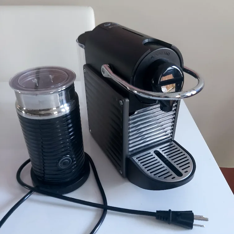 Nespresso Pixie Titan Bundle image indicator(2)