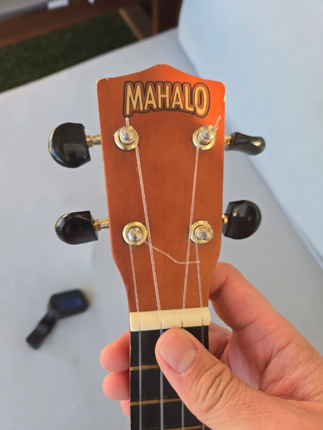 Mahalo real wood ukelele with tuner. image indicator(2)
