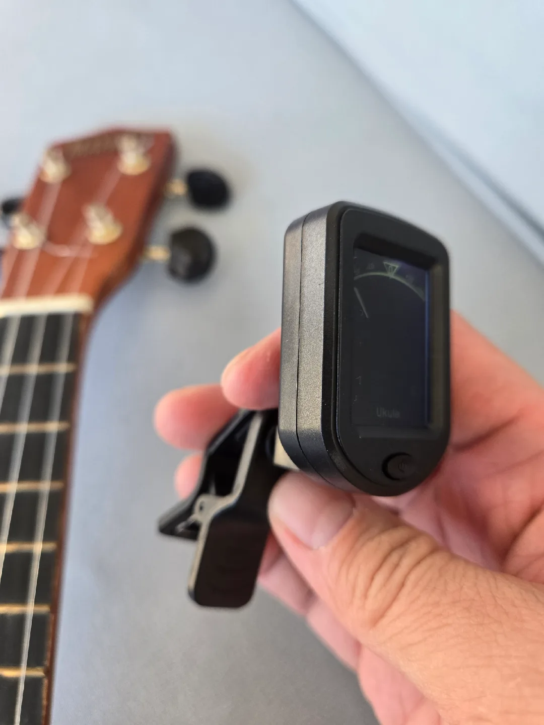 Mahalo real wood ukelele with tuner. image indicator(4)