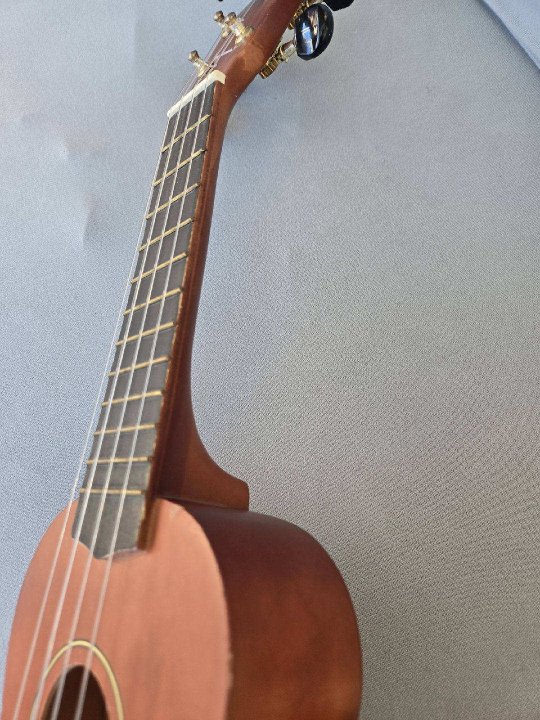 Mahalo real wood ukelele with tuner. - photo 5
