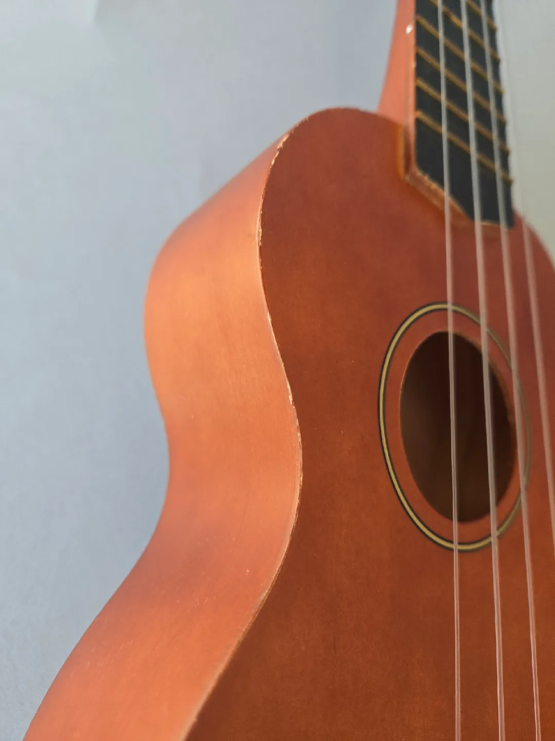 Mahalo real wood ukelele with tuner. image indicator(6)