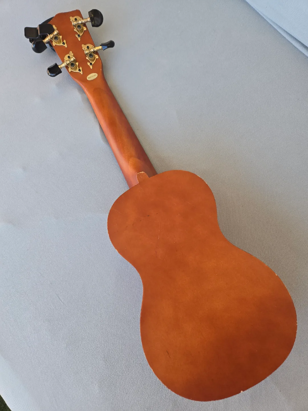 Mahalo real wood ukelele with tuner. image indicator(7)