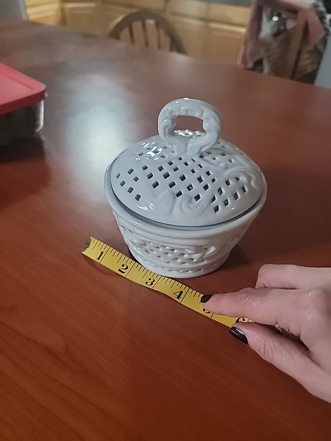 RR Treasures Porcelain Swan Covered Dish image indicator(6)