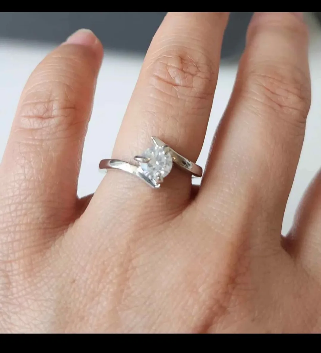 Diamond-look Engagement Ring image indicator(2)