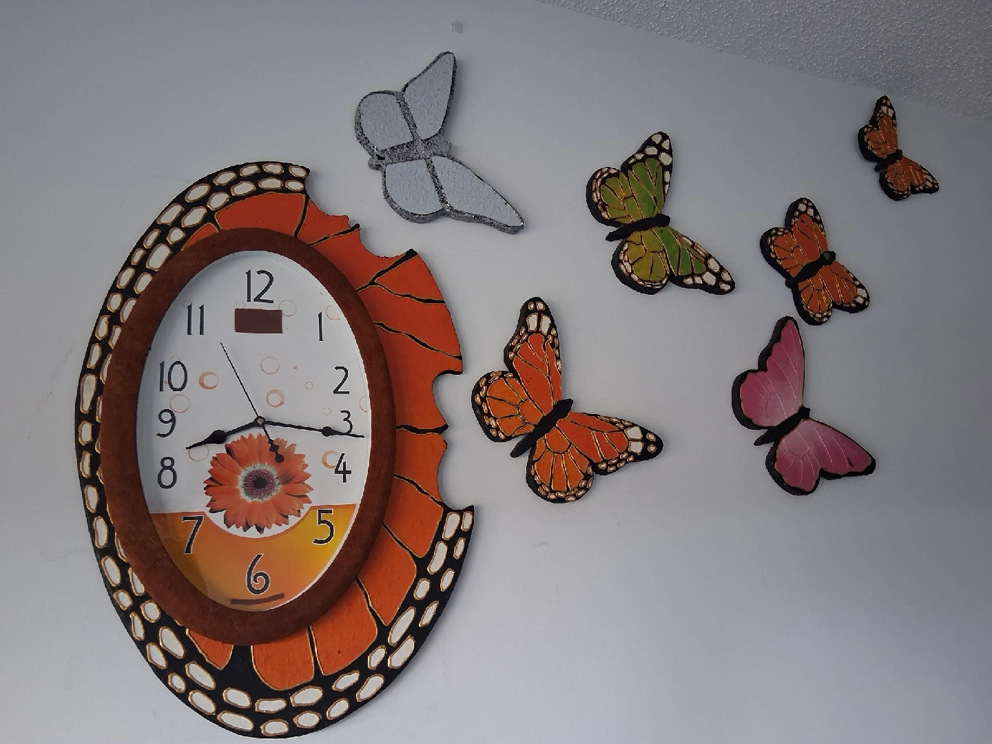 Butterfly Wall Clock & Decorations