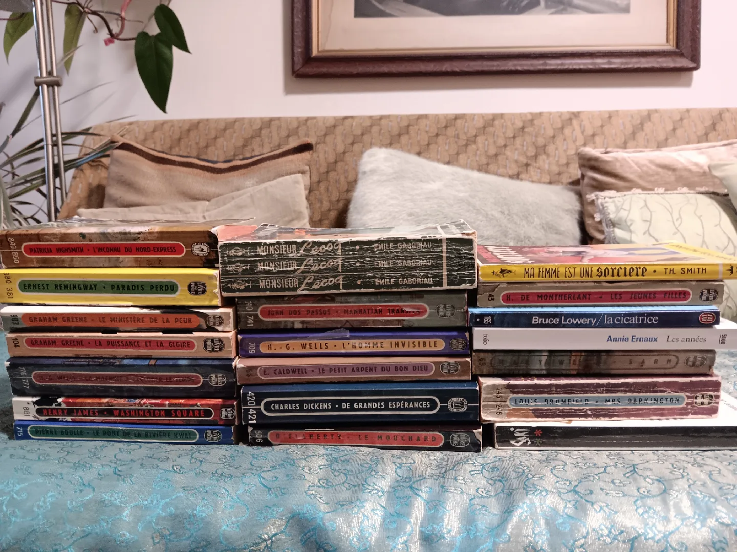 Vintage French Book Collection image indicator(2)