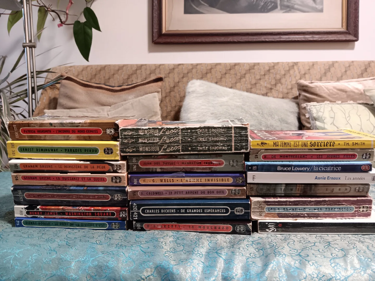 Vintage French Book Collection image indicator(3)