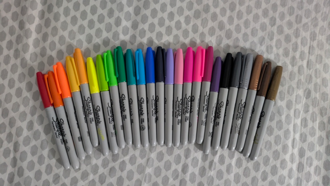 Crayola & Studio Coloured Pencils and Markers - photo 2