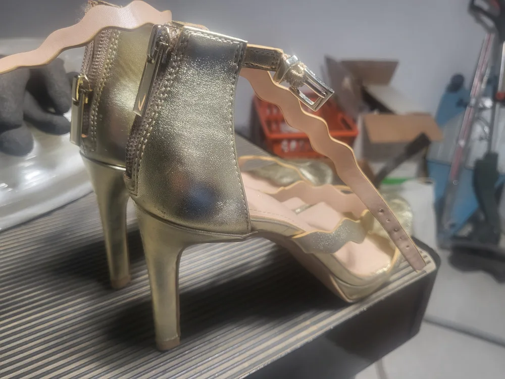 Kelly & Katie Gold Heels - Size 7 image indicator(2)