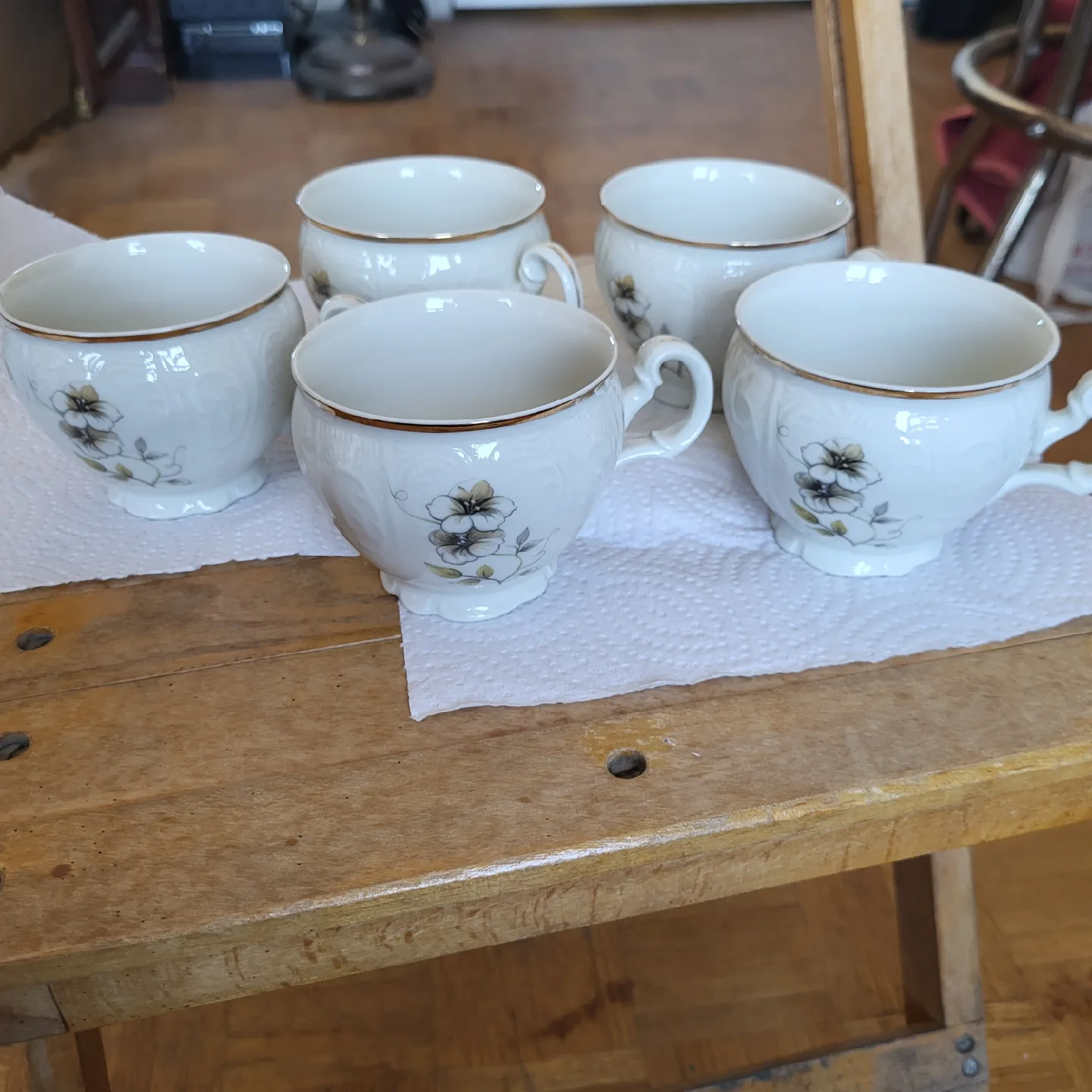 Set of 5 Vintage Floral Teacups thumbnail