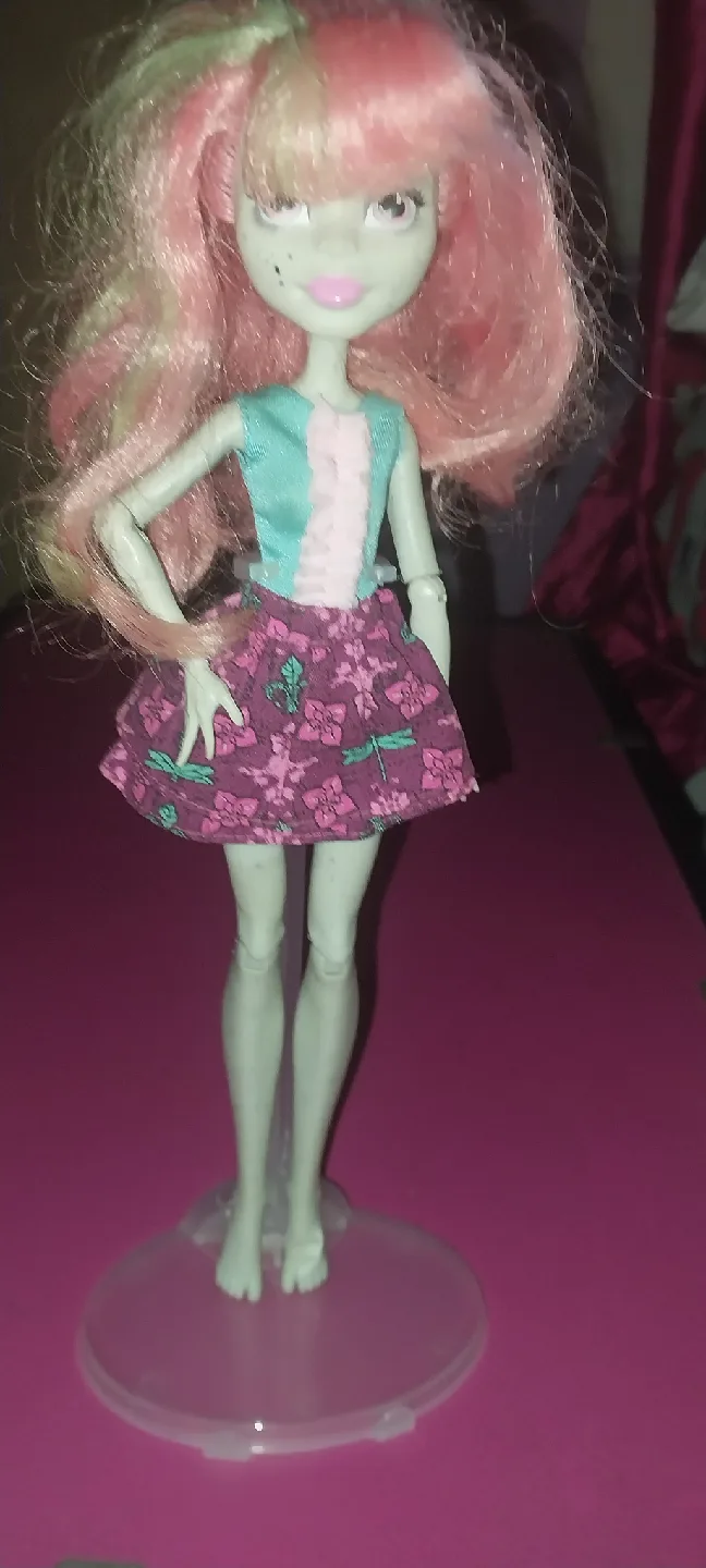 Monster High Doll Rochelle Goyle thumbnail