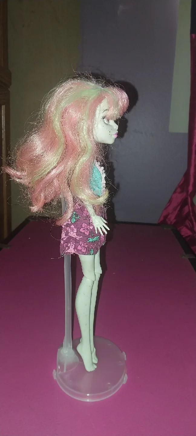 Monster High Doll Rochelle Goyle image indicator(3)