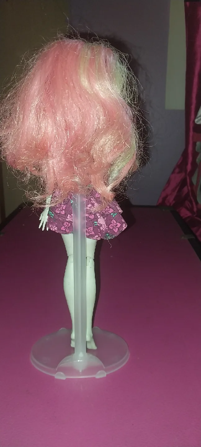 Monster High Doll Rochelle Goyle image indicator(4)