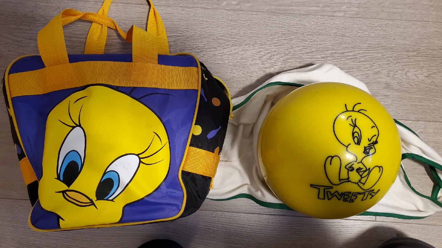 Tweety Bird Bowling Ball with Bag image indicator(2)