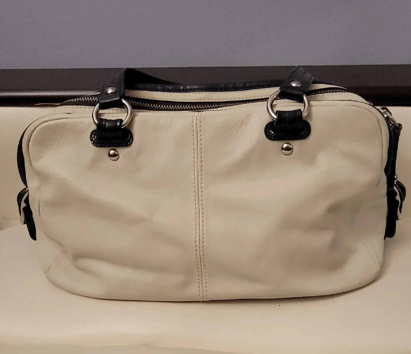 Coach Cream & Navy Blue Leather Handbag image indicator(3)