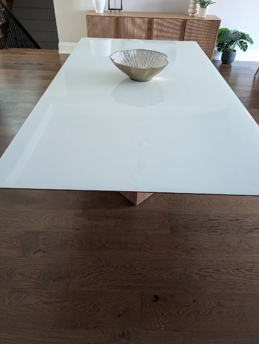 Modern White Lacquer Dining Table image indicator(3)